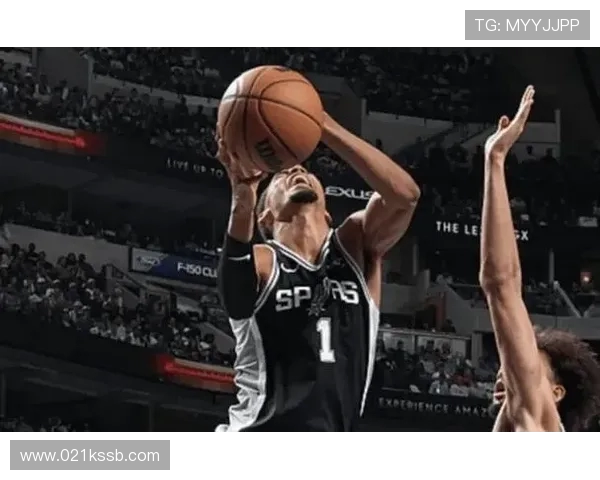 文班亚马狂砍40分创平赛季得分纪录三分球无视范德彪防守展现实力